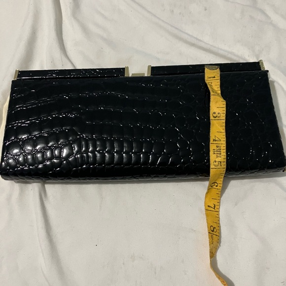 🆕 Joan Rivers Classics Collection Black Patent Leather & Gold colored Clutch - Picture 2 of 7